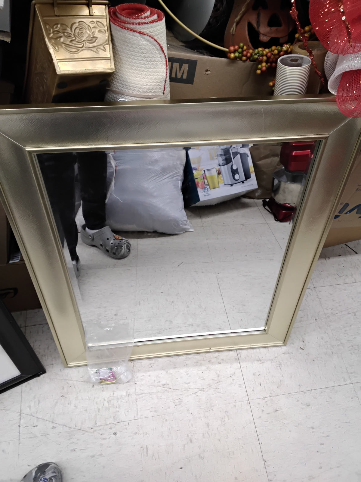 Gold mirror