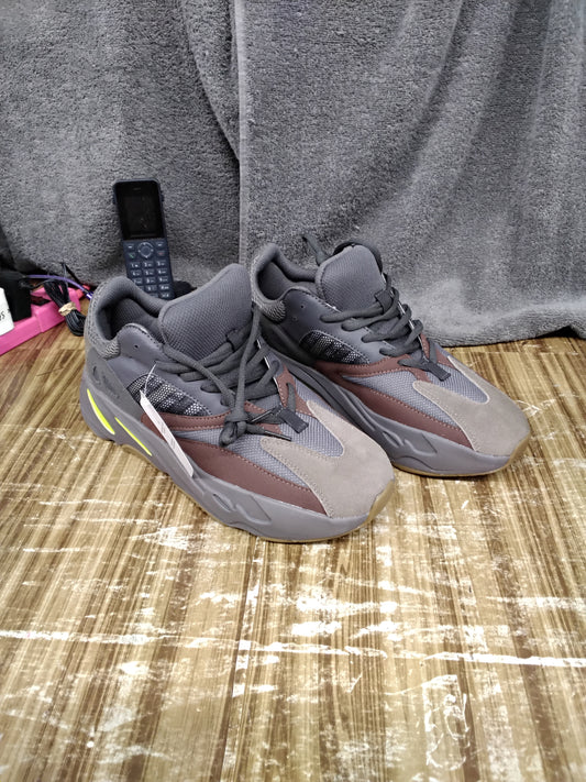 Adidas Yeezy Shoes, new with tags,size 10