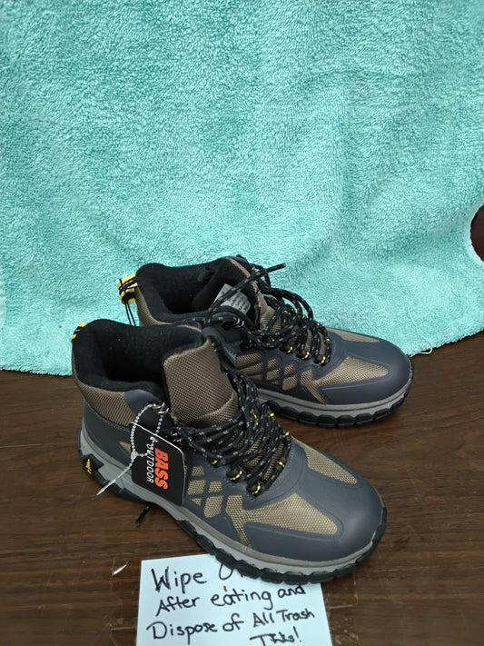 Size 6M Bass Outdoor shoes