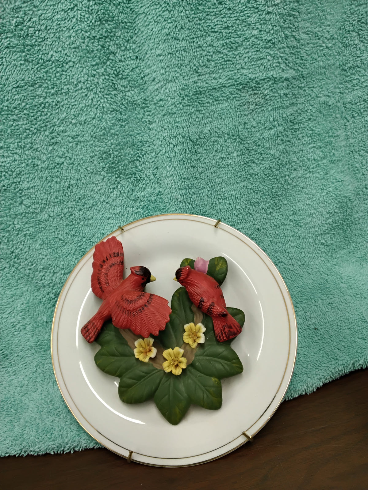 Cardinal decorative plate