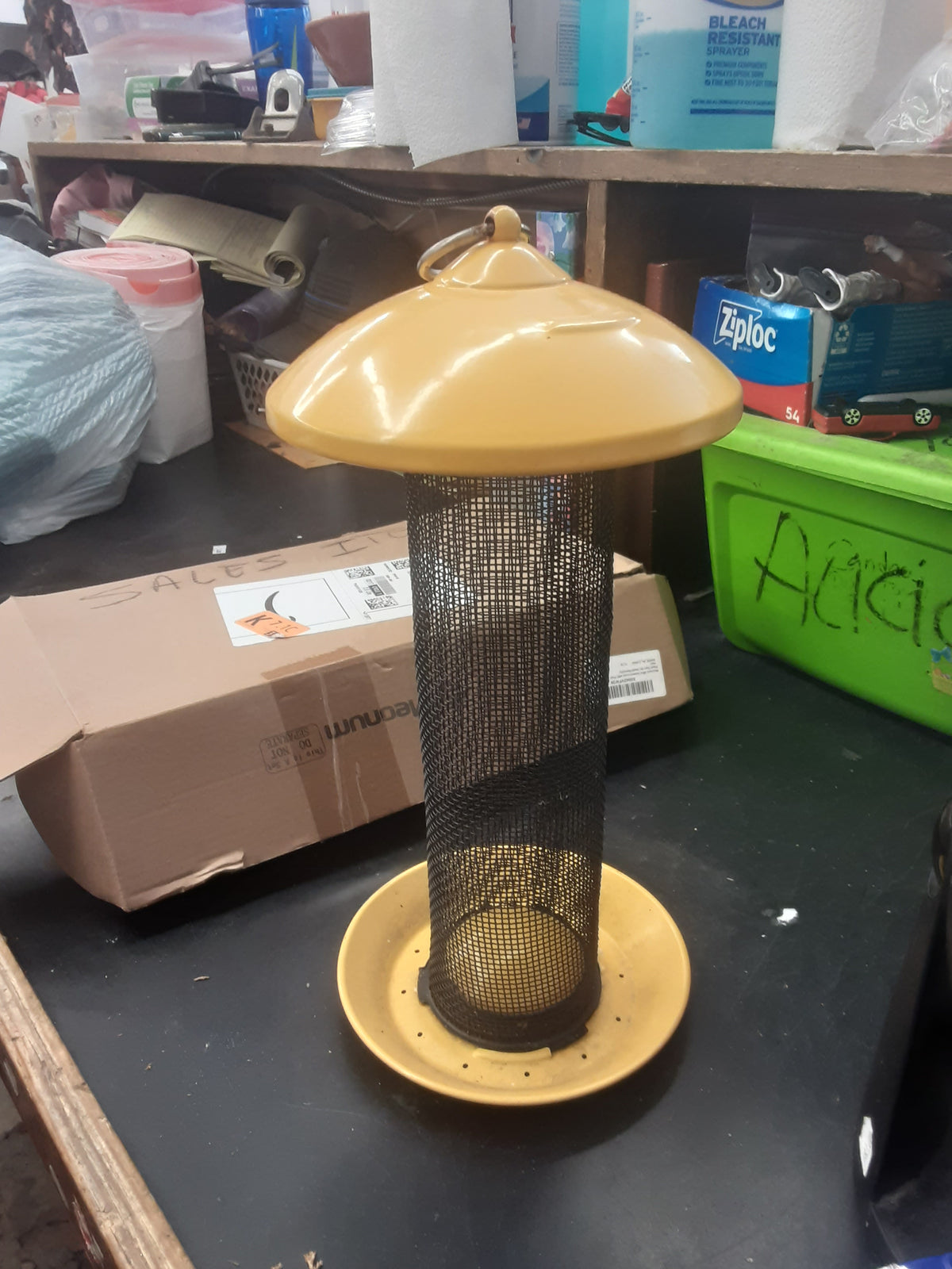 Bird feeder