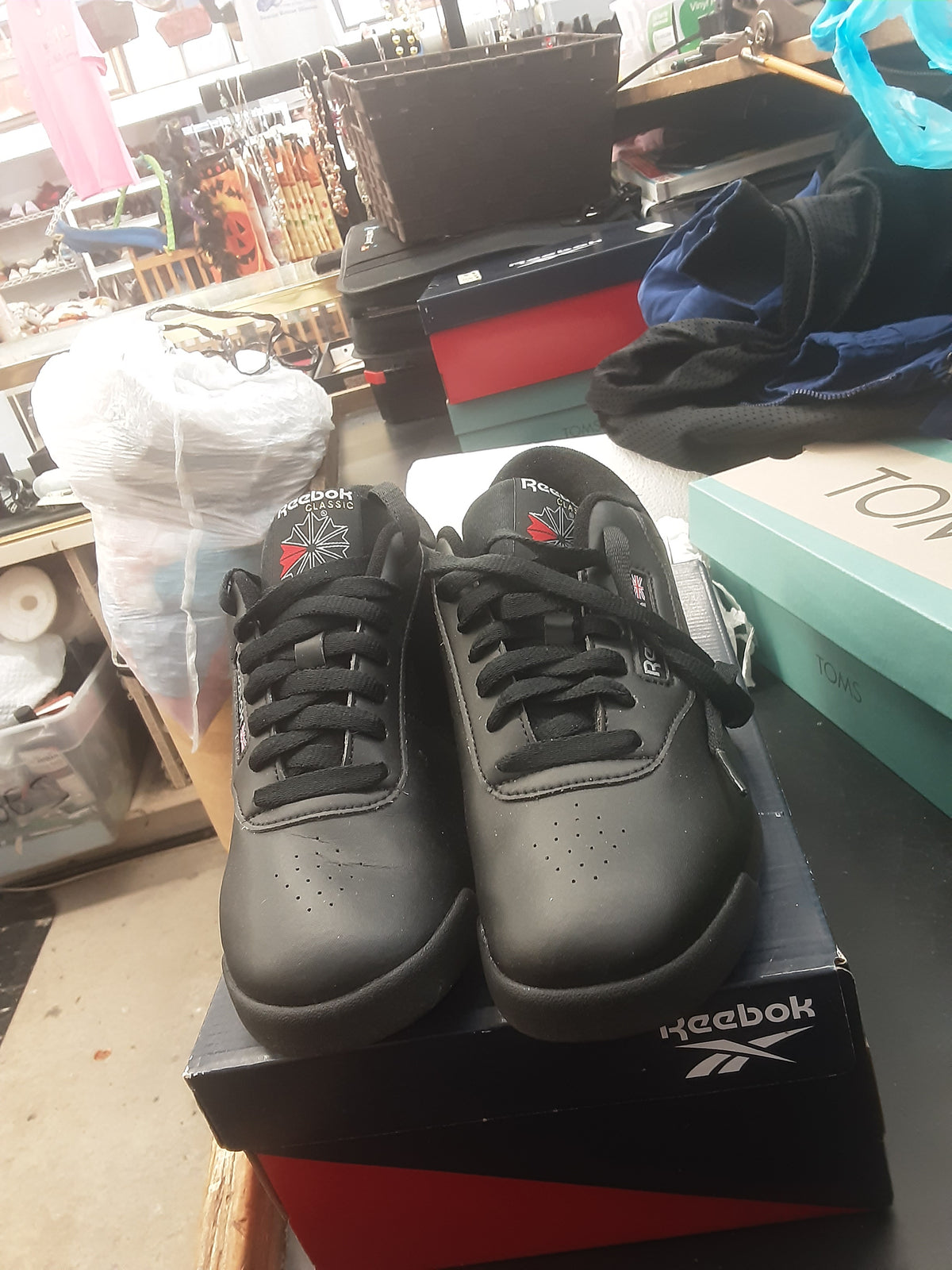 Women's shoes size 9 reebok