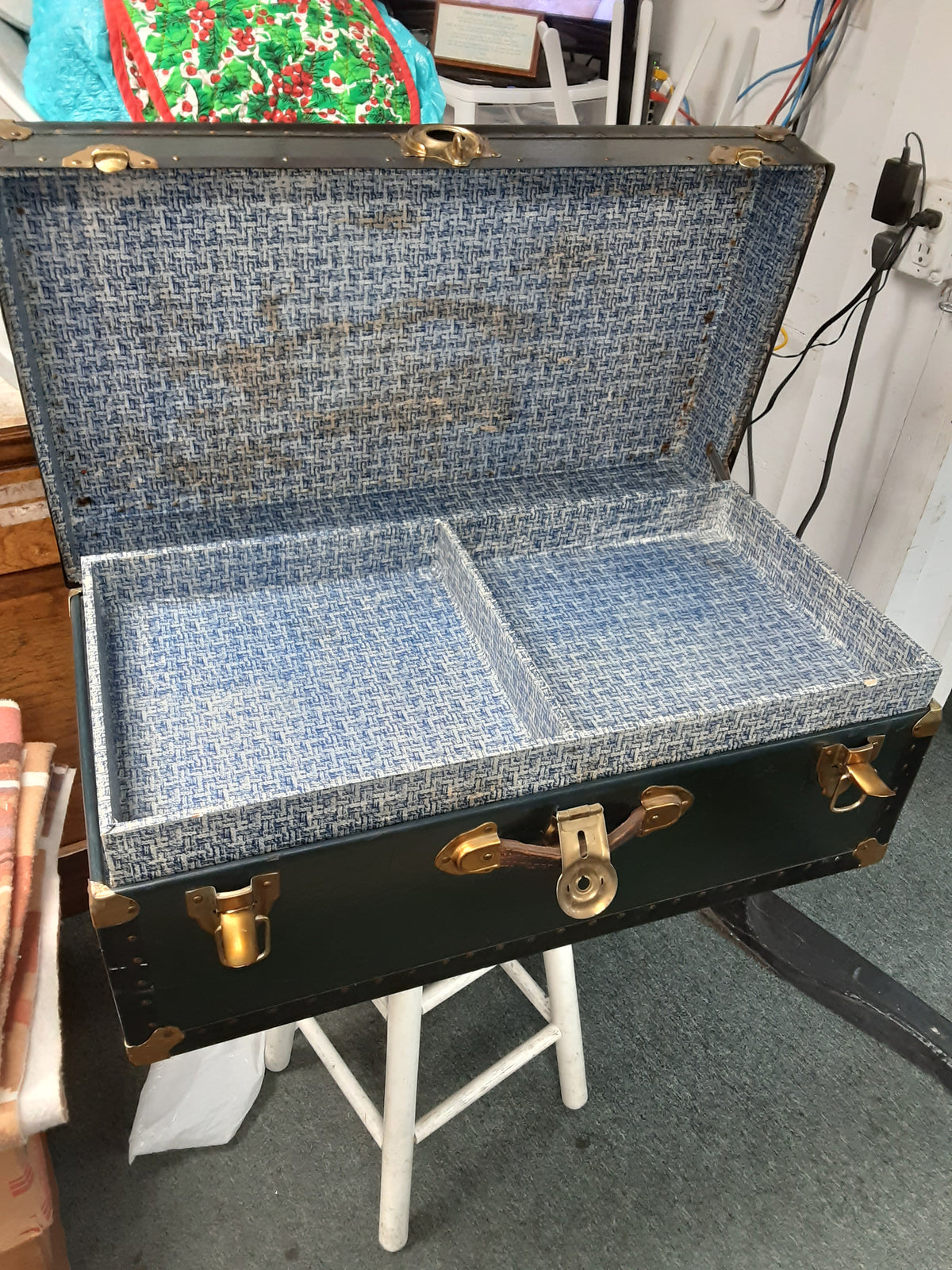 Trunk with tray & original paper