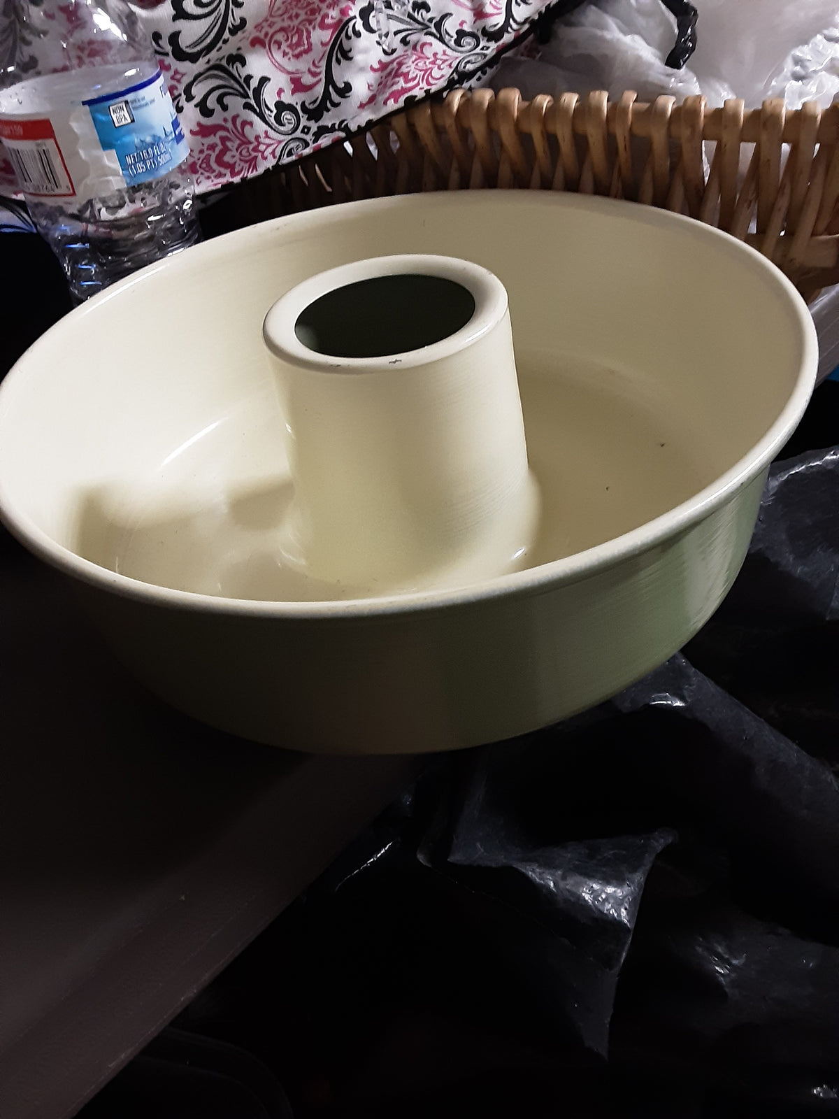Metal bundt pan